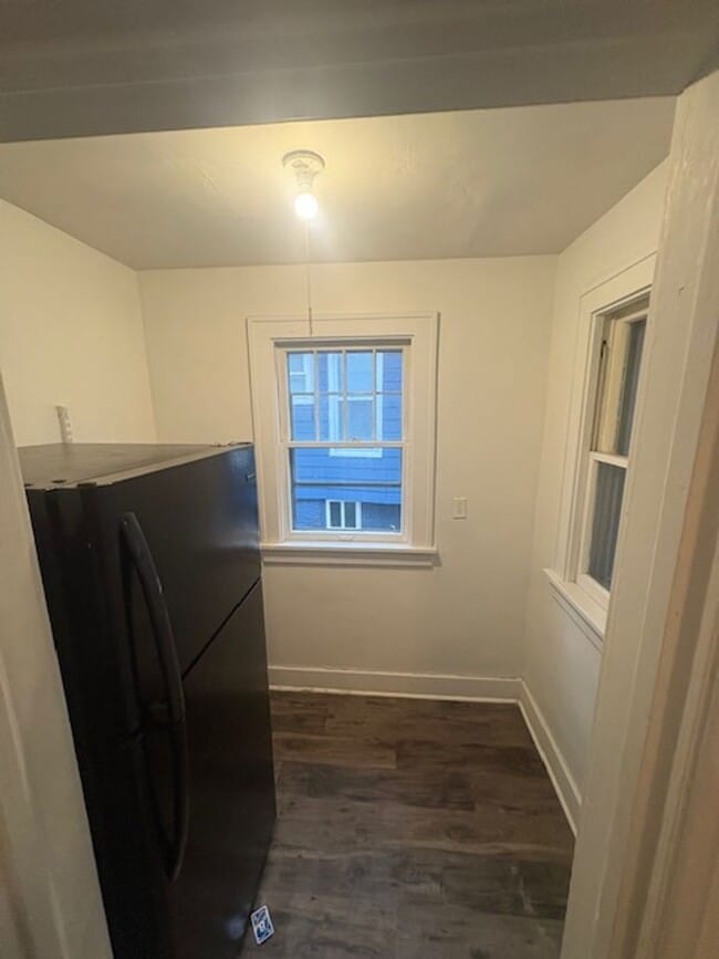 Building Photo - 723 W Armstrong Ave