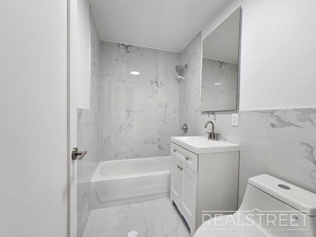 Building Photo - 1 bedroom in BROOKLYN NY 11233