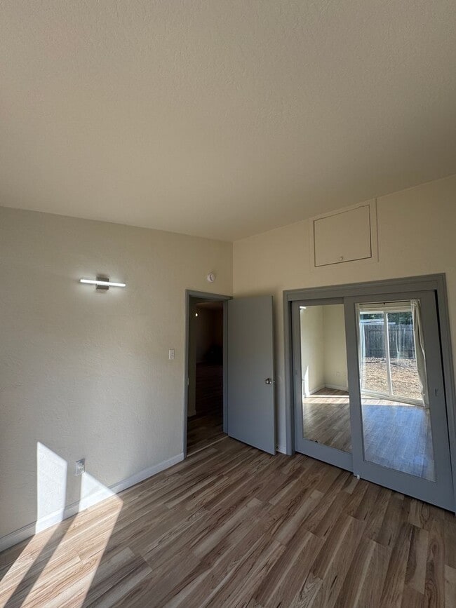 Building Photo - 103 Pueblo Way