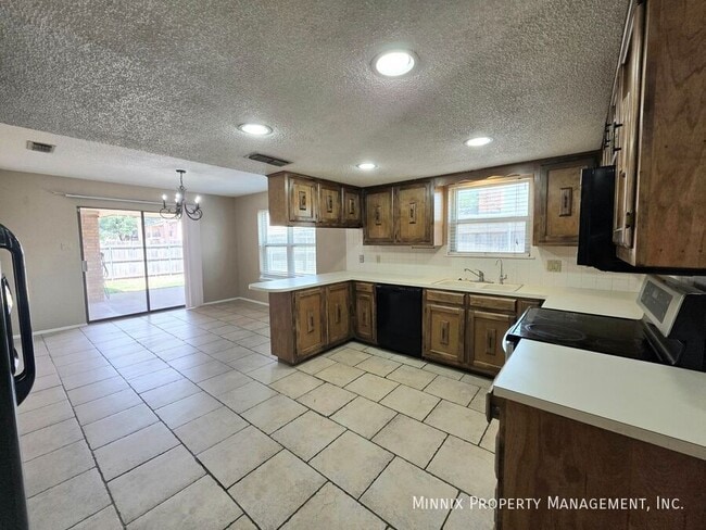 Building Photo - 4800 Dentcrest Dr