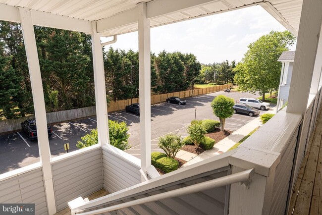 Building Photo - 3500 Sanibel Cir