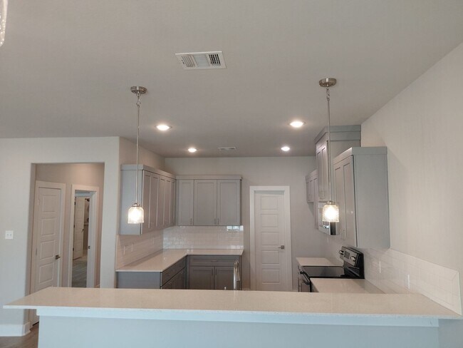Building Photo - 3/2/2 - FENCED BACKYARD!!! GREAT NEIGHBORHOOD - Godley ISD - Summer Specials!