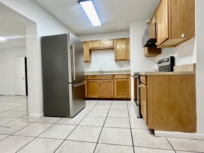 Building Photo - 395 Schoolhouse Ln