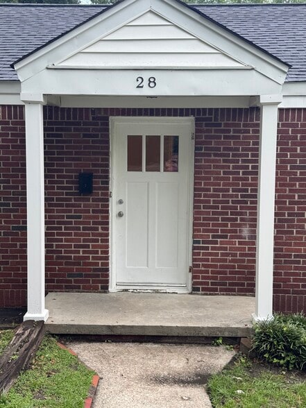 Building Photo - 28 Hollywood Ct