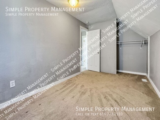 Building Photo - 156 Carrier St NE