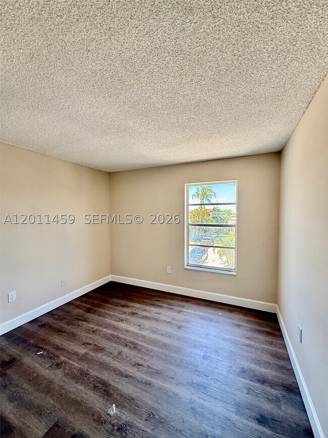 Building Photo - 1755 W 60th St