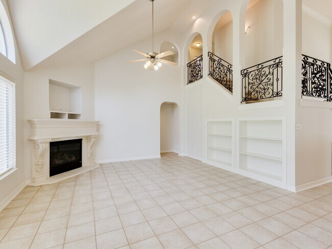 Building Photo - 6327 Collina Springs Ct