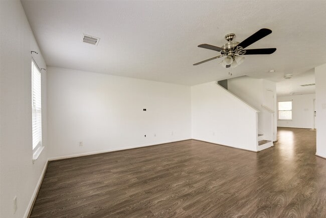 Building Photo - 834 Sweet Flower Dr