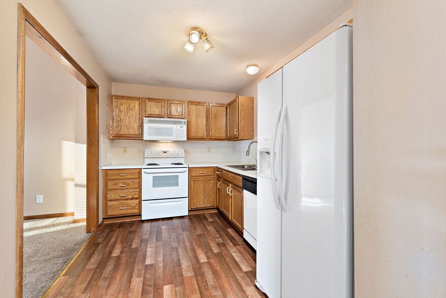 Building Photo - 937 Goldfinch Ln