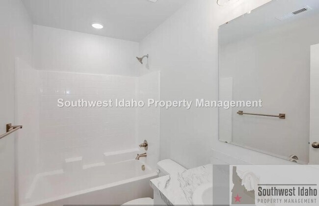 Building Photo - 8140 E Sunray Dr