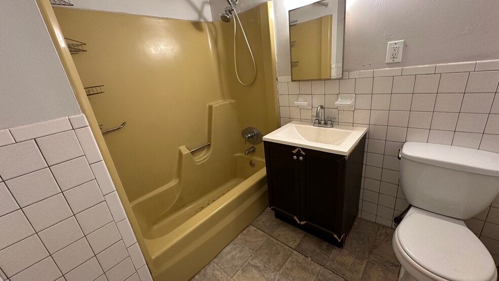 Bathroom - 581 Crown St