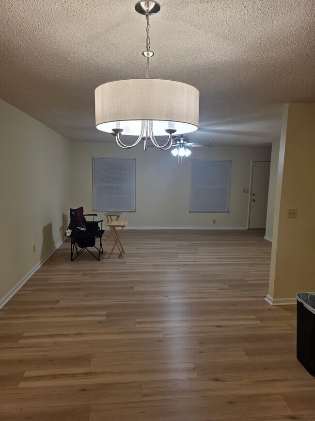 Building Photo - 481 Emerald Rd