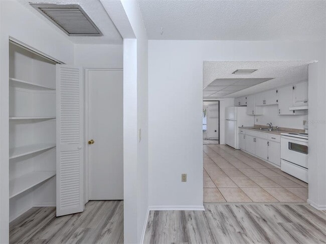 Building Photo - 662 Substation Rd