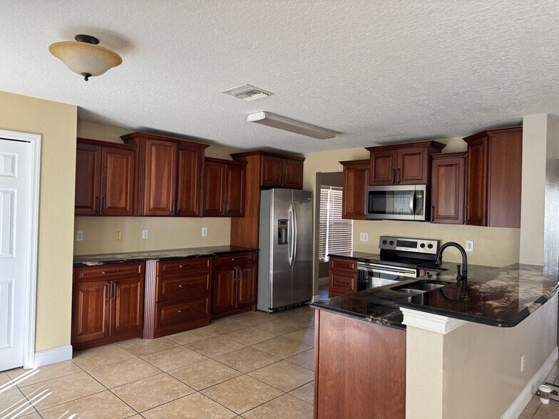 Building Photo - 15206 Perdido Dr
