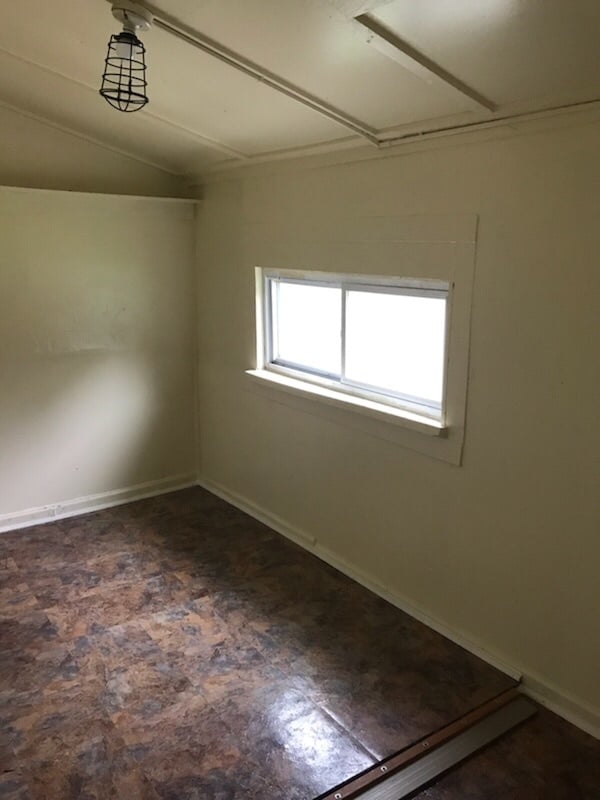 Building Photo - 3 bedrooms