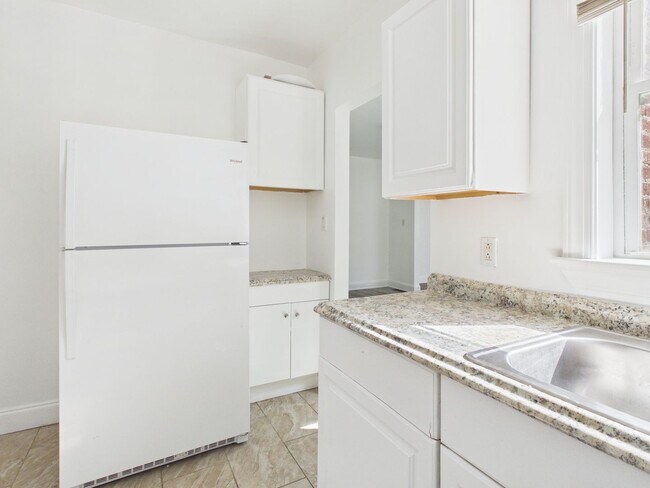 Building Photo - 2508 North Ave