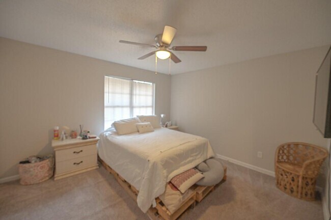 Building Photo - 5393 Kirk Dr