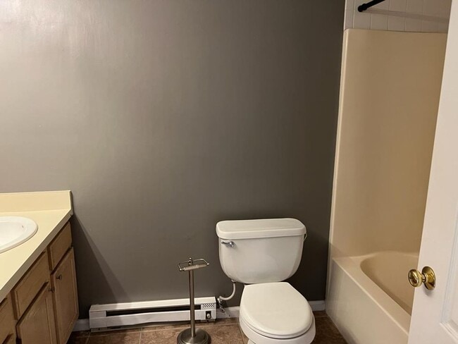 Building Photo - NOW AVAILABLE FOR RENTAL!!! A condominium-...