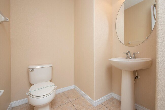Building Photo - Nice 3/2.5 Townhouse with Garage in Lake N...