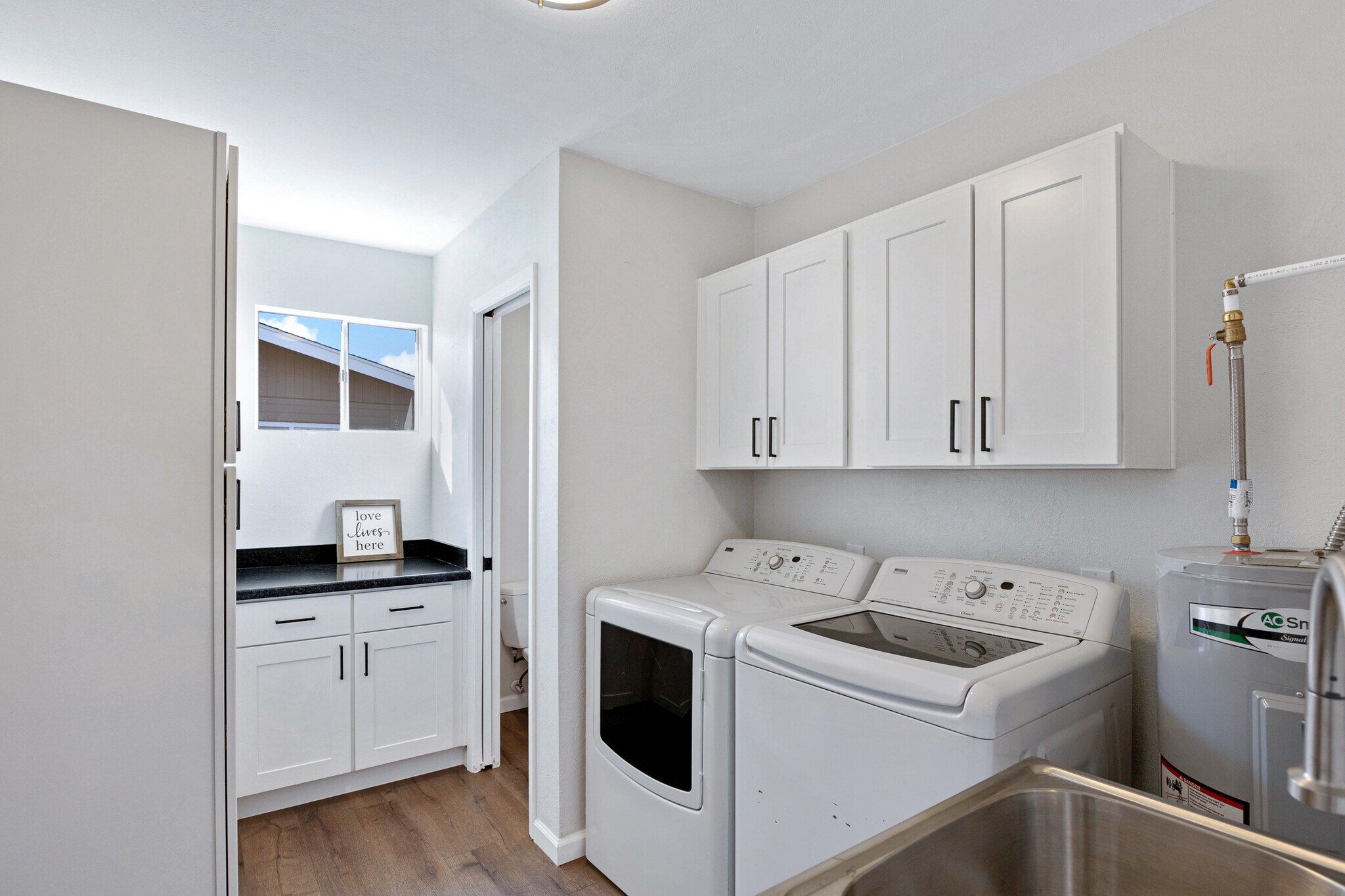Laundry Room - 5434 E Dodge St