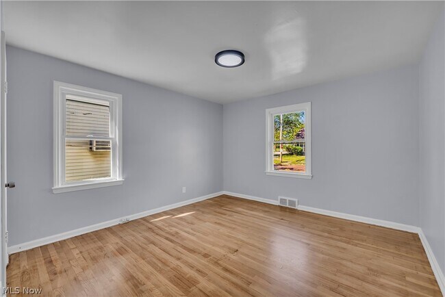 Building Photo - 15506 Westview Ave