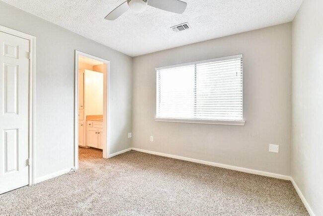 Building Photo - 9811 Churchill Way Dr