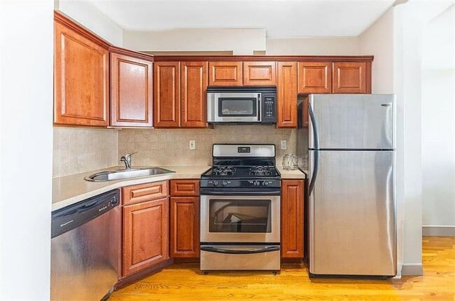 Building Photo - 9526 Schenck St