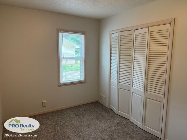 Building Photo - 2 Bedroom Home with a Large Fenced in Yard