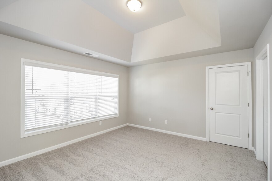 Building Photo - 556 Elliston Pl
