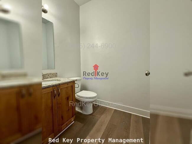 Building Photo - Glen Eagles Ct. Townhouse