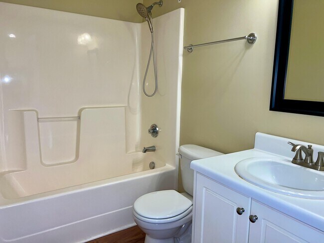 Building Photo - 111 Bennington Ln