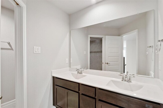 Building Photo - 5611 Cedar Cres Ct