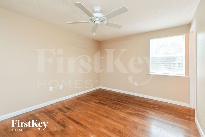 Building Photo - 1470 Proper St