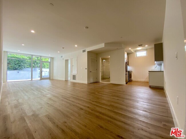 Building Photo - 9265 Burton Way