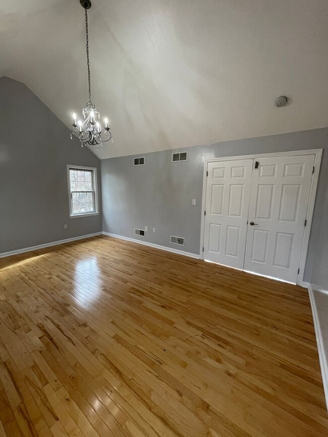 Building Photo - Beautiful custom built 5 bed 4 bath home with finished basement ready for you to move-in!