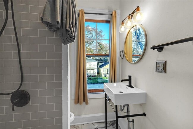 Building Photo - 1336 Seaboard Ave