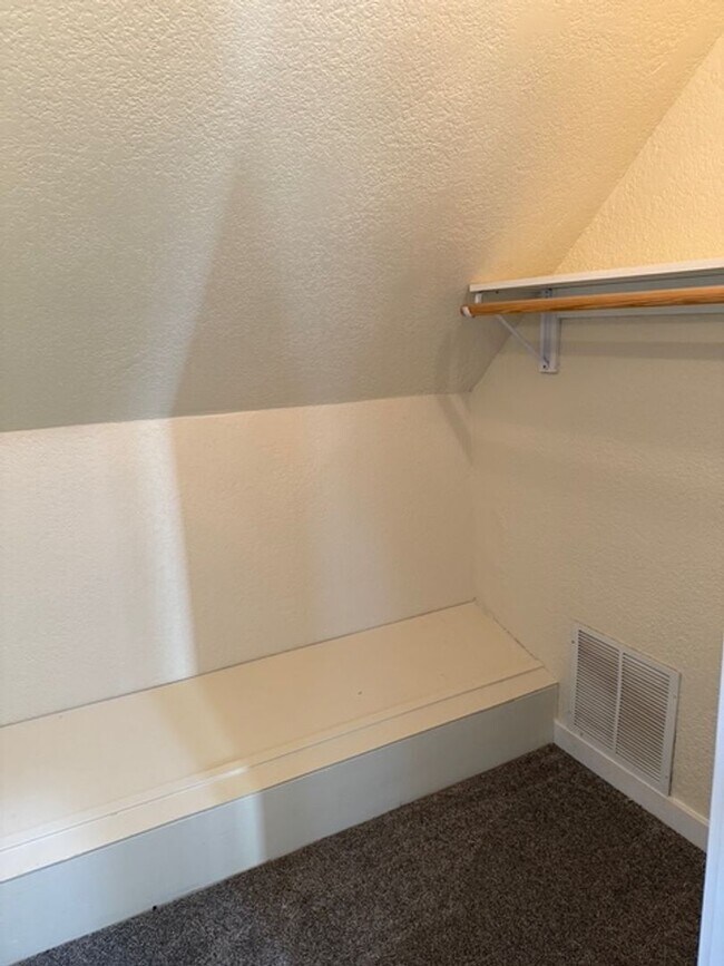 Building Photo - 600B00