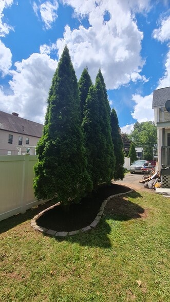 Building Photo - 210 Raymond Rd