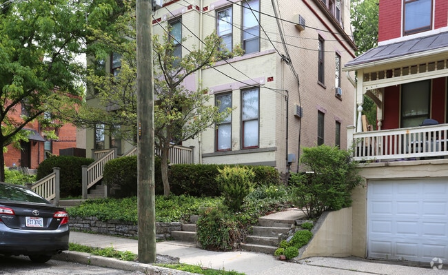 Building Photo - Salutaris East