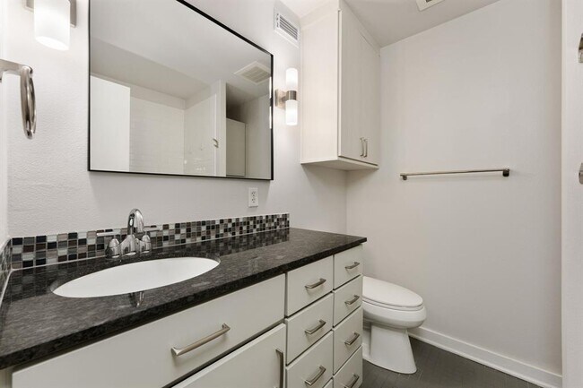 Building Photo - 2200 Dickson Dr