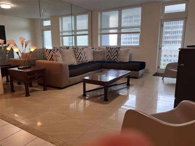 Building Photo - 4250 Galt Ocean Dr