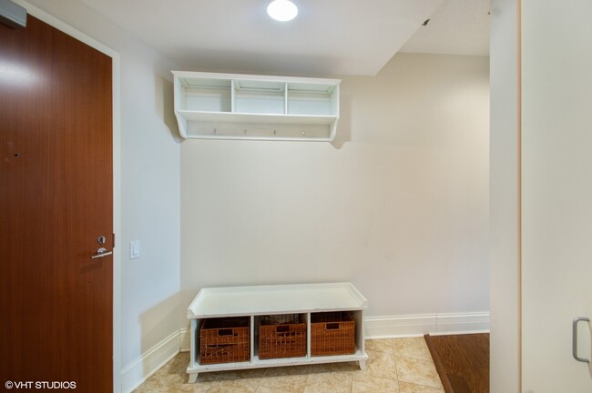 Building Photo - 400 N La Salle Dr