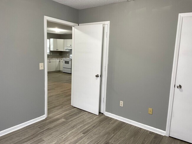 Building Photo - 1257