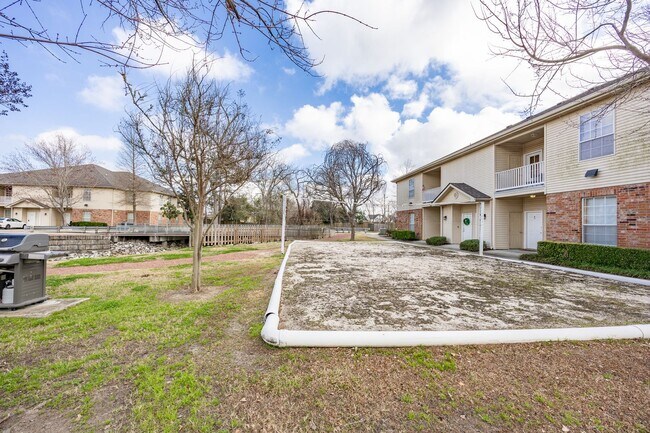 Building Photo - 900 Dean Lee Dr