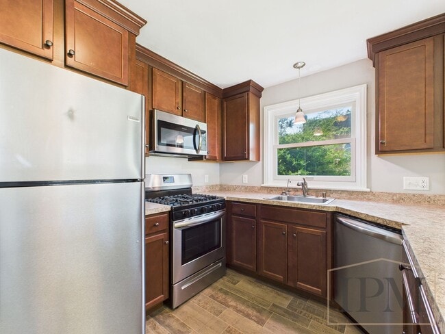 Building Photo - Available Now - 2 Bedroom located in Centr...
