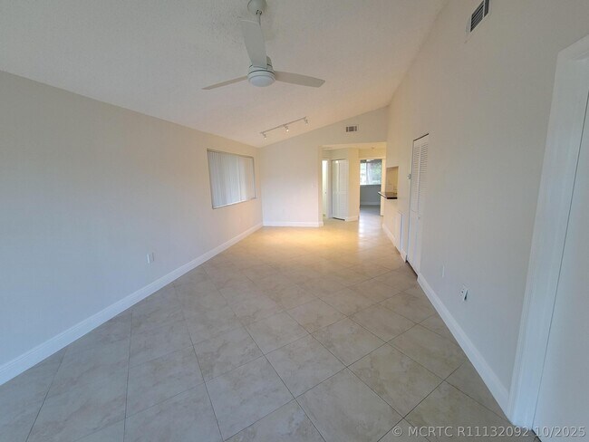 Building Photo - 4208 Glenmoor Dr