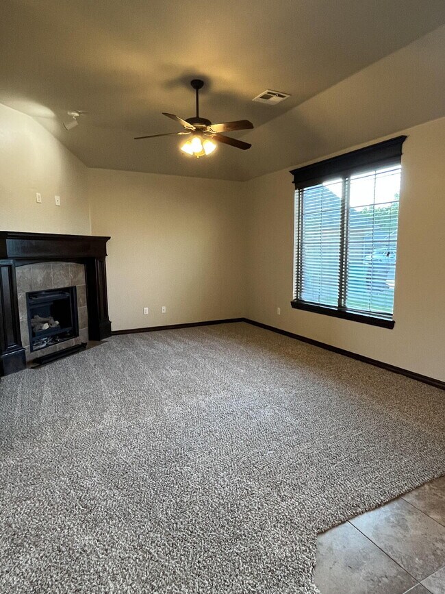 Building Photo - "Charming 3-Bedroom Home with 2 Full Baths...