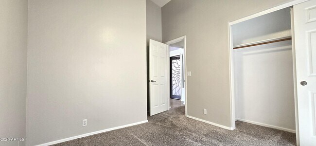 Building Photo - 4117 W Menadota Dr