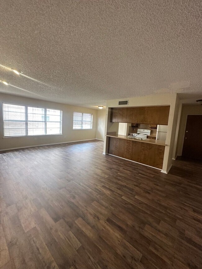 Building Photo - 313 Innsdale Terrace