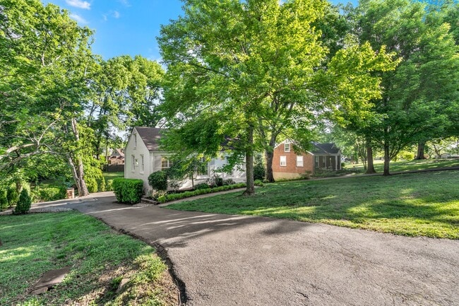 Building Photo - 702 Canebrake Dr